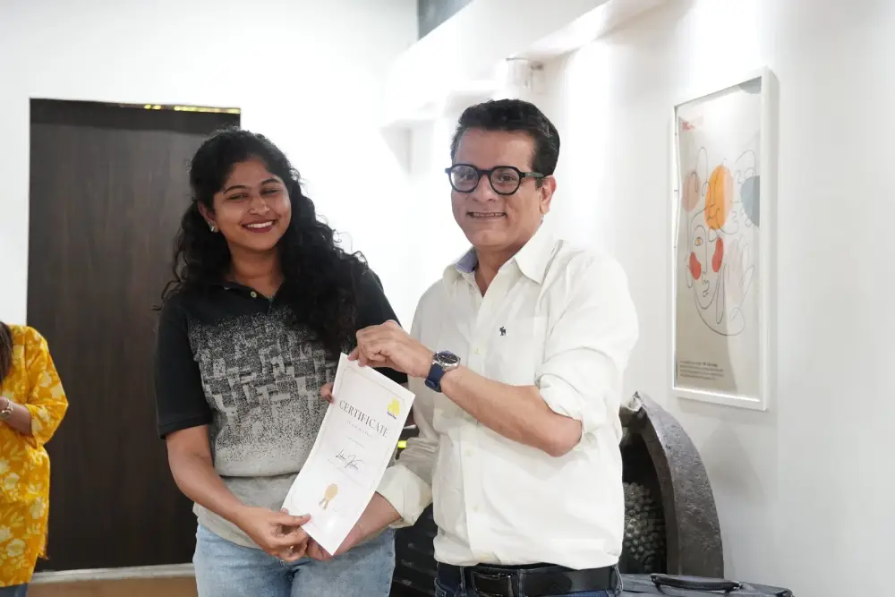 Digital marketing professional presenting certificate to female participant at Digital Mojo Hyderabad training event